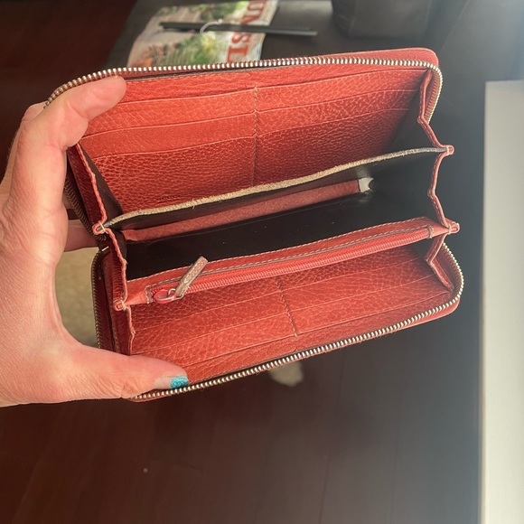 ❤️ Gucci Guccissima Bambi Tassel Aged Leather Zip Around Wallet - Picture 8 of 12